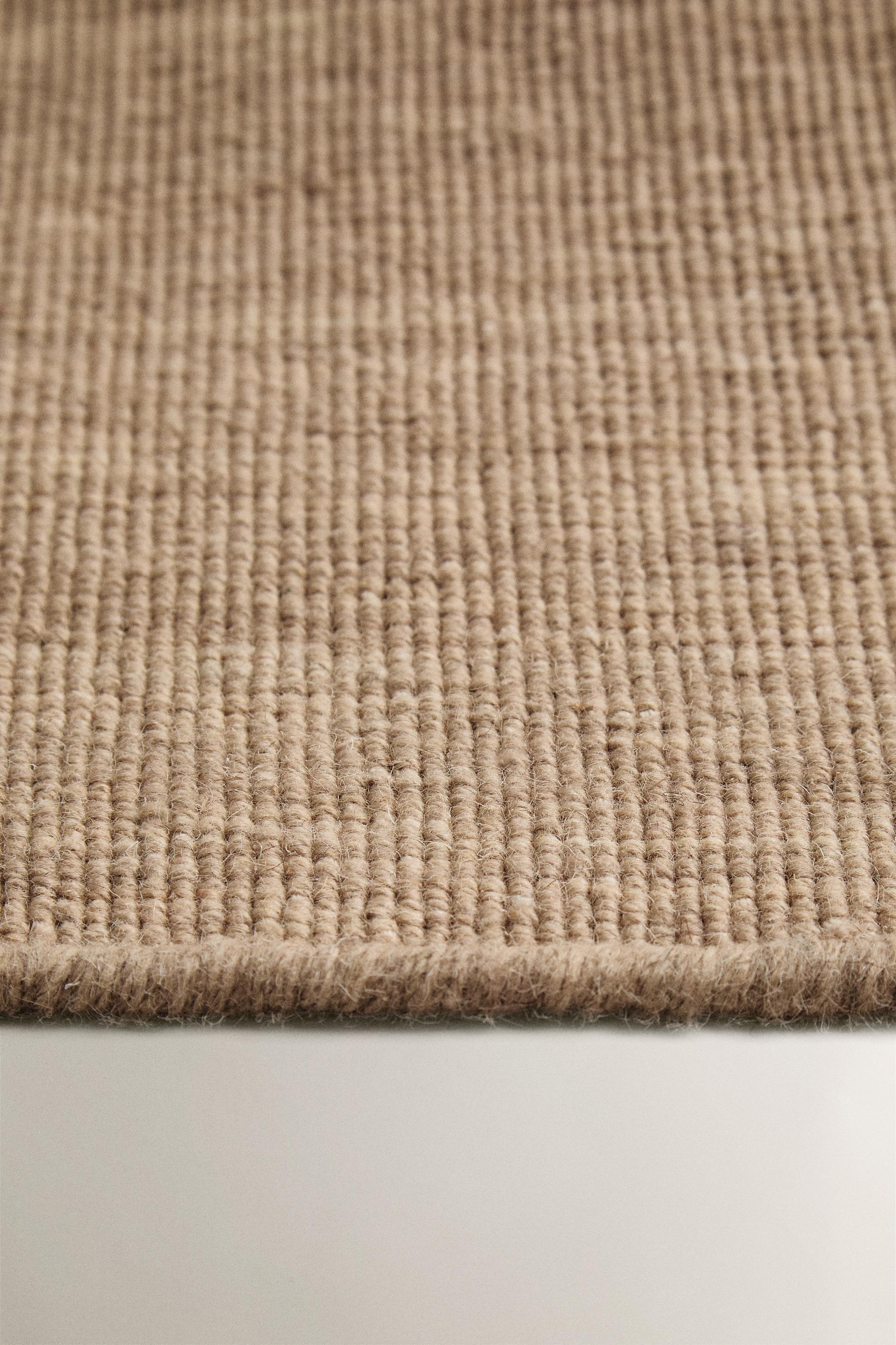 INTERWOVEN WOOL AND COTTON AREA RUG